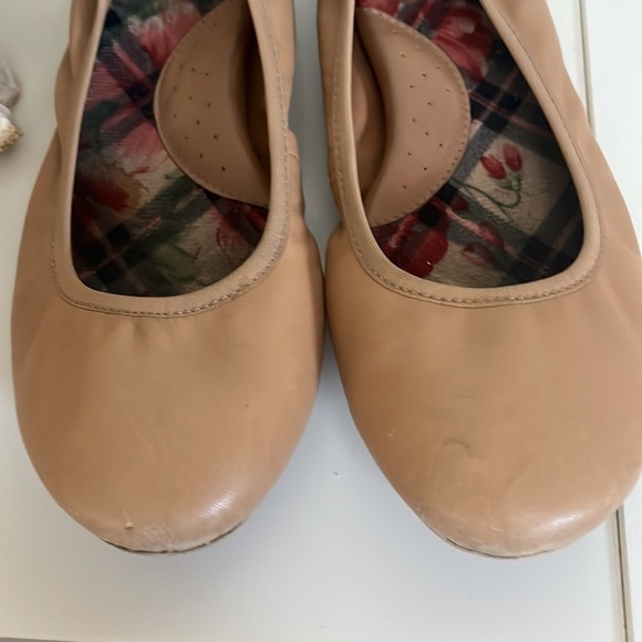 VERY Soft leather Born Ballet flats. Size 7 - Picture 2 of 9